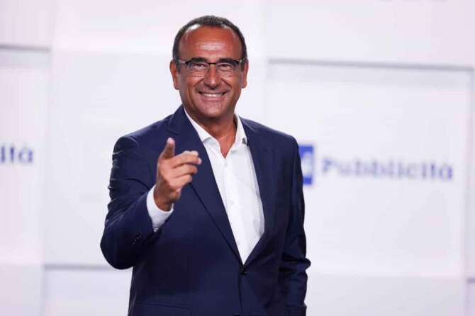 Foto Alessandro Bremec/LaPresse 28 Giugno, 2022 Milano, Italia News Il red carpet per la Presentazione dei Palinsesti Rai 2022/2023. Nella foto: Carlo Conti Photo Alessandro Bremec/LaPresse June 28, 2022 Milan, Italy News The red carpet for the Presentation of the Rai 2022/2023 Schedules. In the picture: Carlo Conti