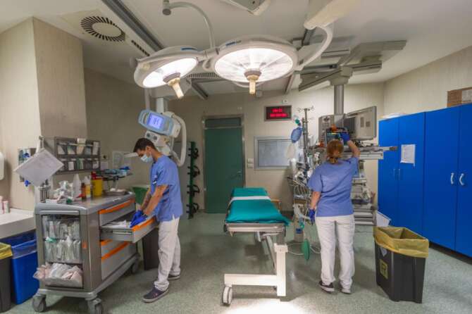 Pochi e sottopagati, contro la fuga degli anestesisti prende il via al Pascale il primo corso in Italia di perfezionamento in onco-anestesia