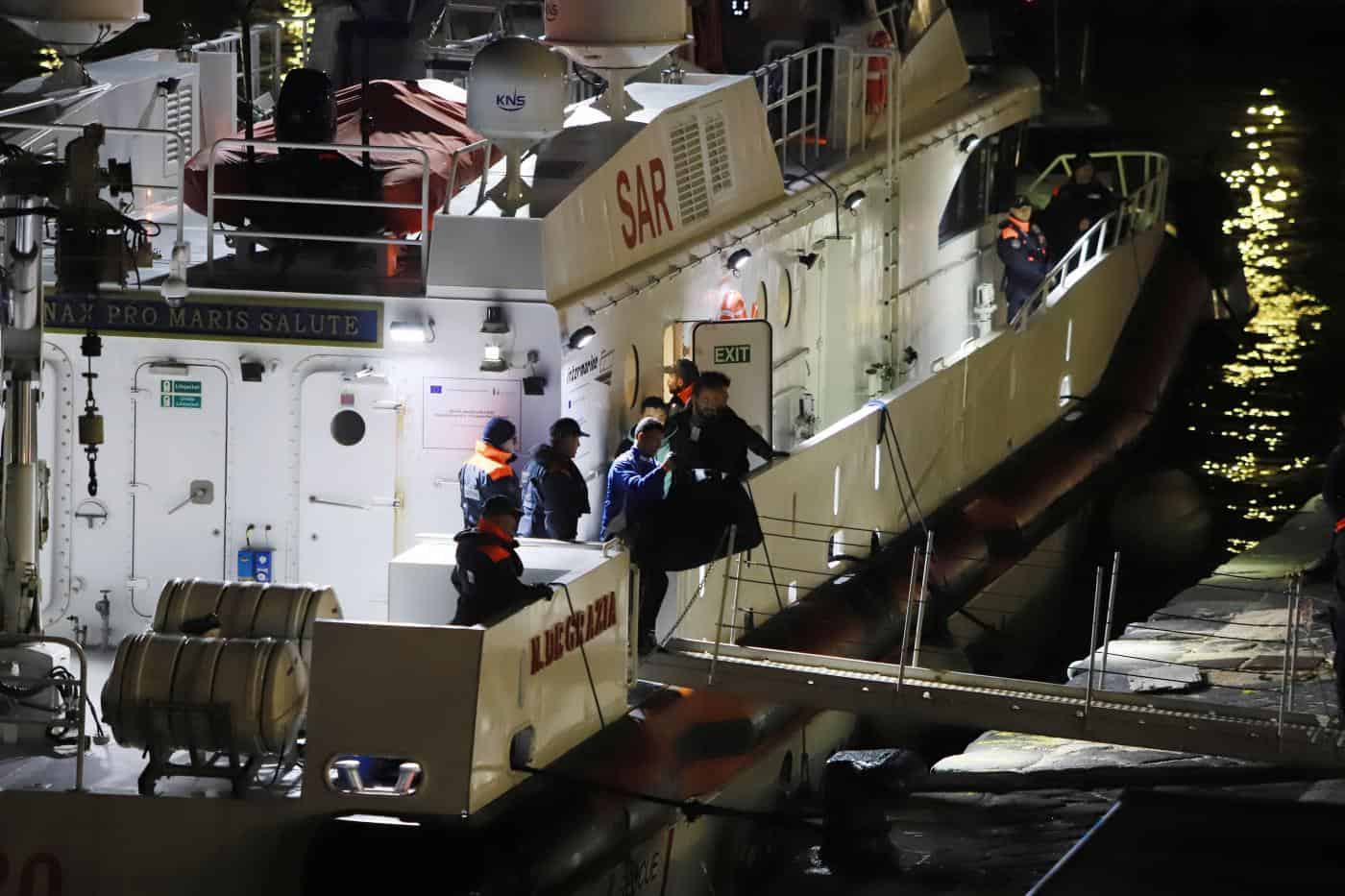 Migranti in Albania, la terza nave ritorna a Bari