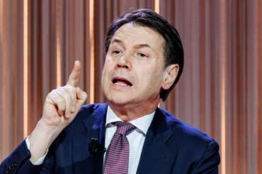 Il presidente del Movimento 5 stelle Giuseppe Conte durante la trasmissione Cinque minuti, Roma, Martedì, 4 Febbraio 2025 (Foto Roberto Monaldo / LaPresse) President of Five star movement Giuseppe Conte during the tv program Cinque minuti, Rome, Tuesday, Feb. 4, 2025 (Photo by Roberto Monaldo / LaPresse)