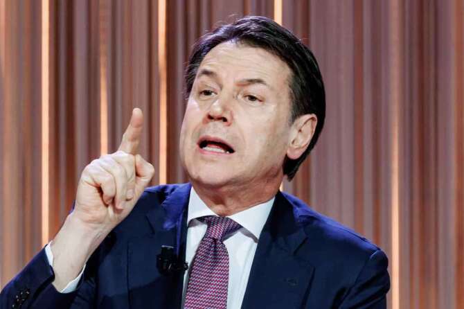 Il presidente del Movimento 5 stelle Giuseppe Conte durante la trasmissione Cinque minuti, Roma, Martedì, 4 Febbraio 2025 (Foto Roberto Monaldo / LaPresse) President of Five star movement Giuseppe Conte during the tv program Cinque minuti, Rome, Tuesday, Feb. 4, 2025 (Photo by Roberto Monaldo / LaPresse)