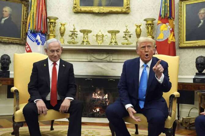 President Donald Trump meets with Israel’s Prime Minister Benjamin Netanyahu in the Oval Office of the White House, Tuesday, Feb. 4, 2025, in Washington. (AP Photo/Evan Vucci) Associated Press/LaPresse