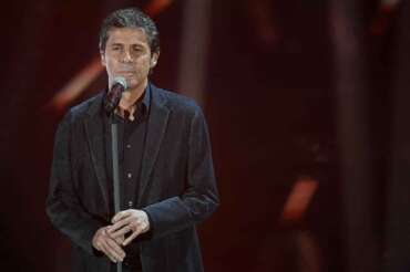 Foto Guberti/Rasero/LaPresse 08 Febbraio 2018 Sanremo, Italia spettacolo Festival di Sanremo 2018, terza serata. Nella foto: Luca Barbarossa (Passame er sale) Photo Guberti/Rasero/LaPresse February 8th, 2018 Sanremo, Italy entertainment Sanremo music festival 2018, third evening. In the photo: Luca Barbarossa (Passame er sale)