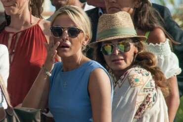 Borse taroccate regalate da Santanchè a Pascale, l’ex compagna di Berlusconi: “Poi dicono i napoletani…”