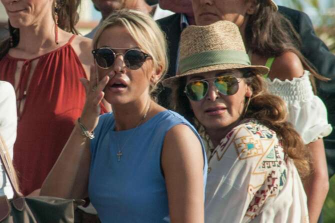 Borse taroccate regalate da Santanchè a Pascale, l’ex compagna di Berlusconi: “Poi dicono i napoletani…”