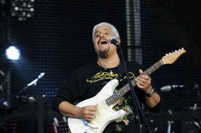 Foto Virginia Farneti / LaPresse 20-06-2009 Roma Spettacolo Concerto Corale per il popolo d’Abruzzo Nella foto Pino Daniele Photo Virginia Farneti/Lapresse 20-06-2009 Rome Entertainment Concert of Corale per il popolo d’Abruzzo In the photo Pino Daniele