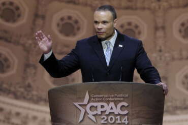 Trump nomina Dan Bongino numero due dell’Fbi: podcaster di estrema destra, dopo Kash Patel altro schiaffo al Bureau