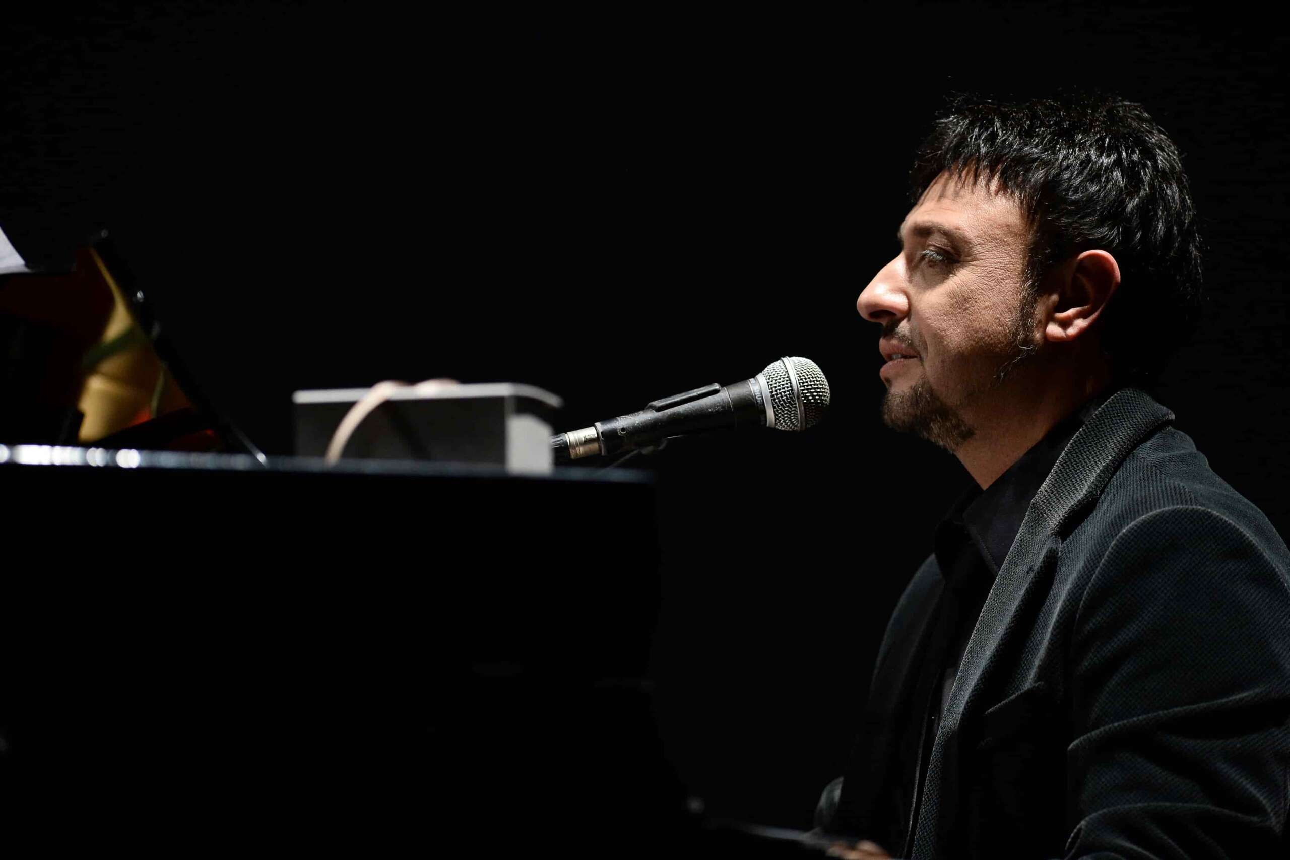 Come sta Gigi Finizio e cos'è la sindrome di Stevens-Johnson: come si guarisce, i primi sintomi, i farmaci e la terapia