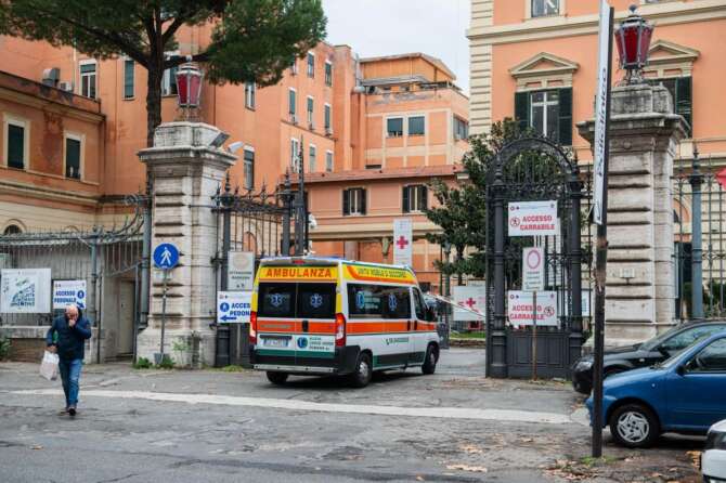 Scambiano le biopsie e gli rimuovono la mandibola per errore: gli era stato diagnosticato un tumore inesistente