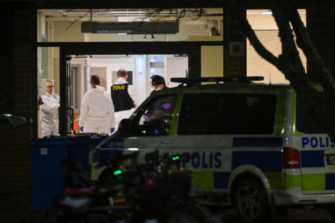 Chi è il killer della strage di Örebro, Rickard Andersson: nessun precedente, i problemi mentali e i fucili da caccia