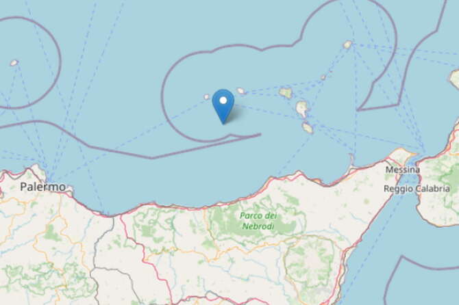 Terremoto in Sicilia, scossa di magnitudo 4.8 investe Messina: il sisma alle Eolie, paura e gente in strada