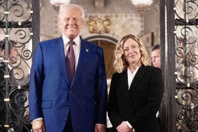 Foto Filippo Attili/Palazzo Chigi/LaPresse 5 Gennaio 2025 Politica Il Presidente del Consiglio Giorgia Meloni in visita da Donal Trump a Mar a Lago (Fl) DISTRIBUTION FREE OF CHARGE – NOT FOR SALE – Obbligatorio citare la fonte LaPresse/Palazzo Chigi/Filippo Attili