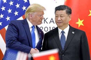 Guerra dei dazi, la Cina risponde a Trump: aliquota al 15% su carbone e gas “made in Usa”, reclamo al WTO