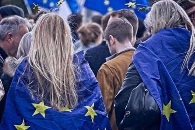 Perché è giusto andare nella piazza di Michele Serra: non è tempo di guerrieri ma di partigiani dell’Europa