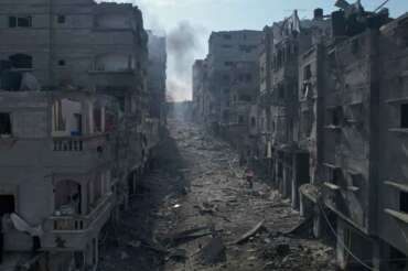 A view of the rubble of buildings hit by an Israeli airstrike, in Jabalia, Gaza strip, Wednesday, Oct. 11, 2023. Israel has launched intense airstrikes in Gaza after the territory’s militant rulers carried out an unprecedented attack on Israel Saturday, killing hundreds of people and taking captives. Hundreds of Palestinians have been killed in the airstrikes. (AP Photo/Hatem Moussa) Associated Press/LaPresse Only Italy and Spain