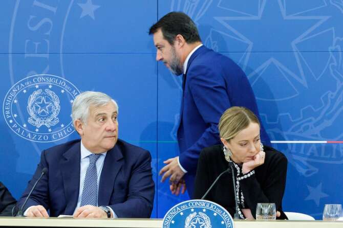 Meloni strappa una tregua a Salvini e Tajani prima del summit europeo a Parigi
