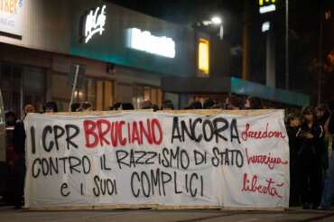 Manifestazione contro i CPR a Torino, Italia – Venerdì 1 novembre 2024 – Matteo Secci/ LaPresse – Demonstration against CPR detention center for migrants in Turin, Italy – Friday 1st november 2024 – Matteo Secci / LaPresse