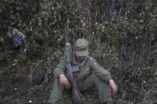 FILE – In this photo taken Tuesday, March 10, 2015, a rebel soldier with the Myanmar National Democratic Alliance Army (MNDAA) rests in a camp in the Kokang region of Myanmar across from the Chinese border town of Zhenkang in China’s southern Yunnan province. (AP Photo, File) Associated Press / LaPresse Only italy and Spain