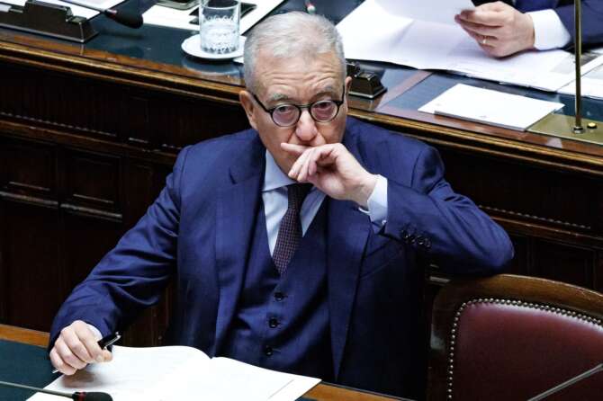 L’ammissione di Mantovano: “Il governo usava Paragon per spiare le ong”