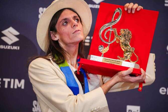 Lucio Corsi, “Premio della Critica Mia Martini” attend a photocall at 75th edition of the Sanremo Italian Song Festival at the Ariston Theatre in Sanremo, northern Italy – Sunday, February 16, 2025. Entertainment. (Photo by Marco Alpozzi/LaPresse)