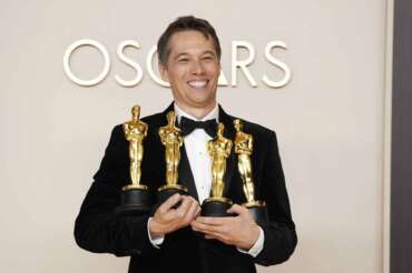 Sean Baker, winner of the awards for best original screenplay, best film editing, best director, and best picture for “Anora,” poses in the press room at the Oscars on Sunday, March 2, 2025, at the Dolby Theatre in Los Angeles. (Photo by Jordan Strauss/Invision/AP) poses in the press room at the Oscars on Sunday, March 2, 2025, at the Dolby Theatre in Los Angeles. (Photo by Jordan Strauss/Invision/AP) Associated Press/LaPresse