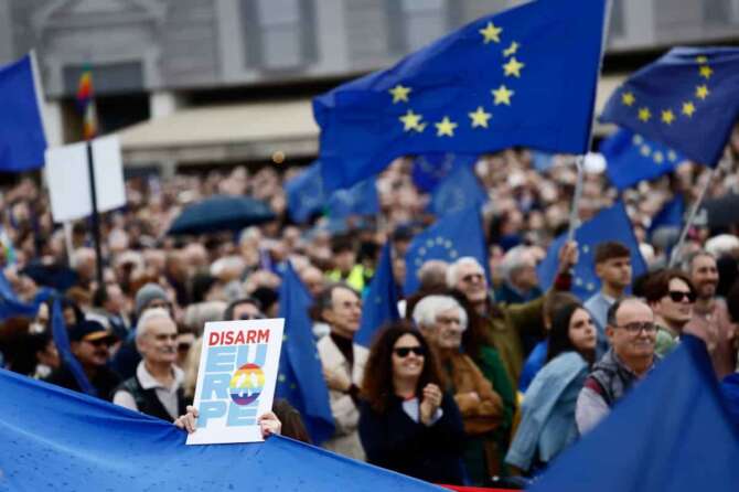 Manifestazione L’Europa Siamo Noi a Piazza del Popolo . Tante Città una Piazza per l’Europa Roma —Italia — Giovedì 13 Marzo 2025 – Cronaca – (foto di Cecilia Fabiano/LaPresse) Demonstration Europe is Us in Piazza del Popolo. Many Cities, One Square for Europe Rome, Italy Thursday , March 13 , 2025 – News – (photo by Cecilia Fabiano/LaPresse)