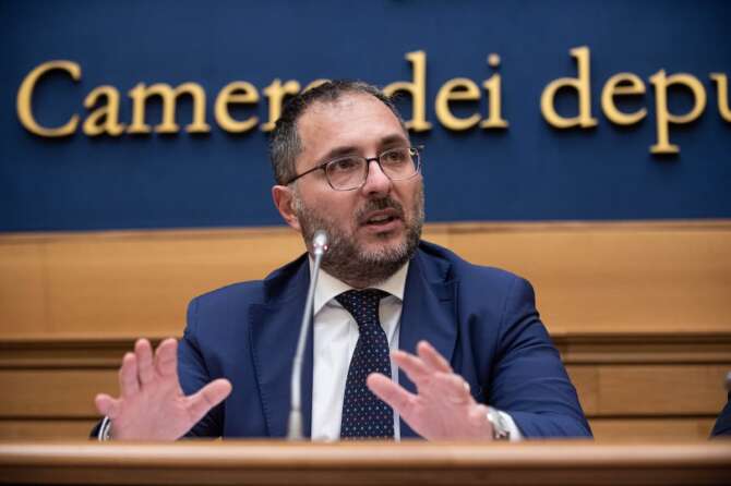 “Socialisti radice della sinistra, altro che cespugli”, parla il segretario Enzo Maraio