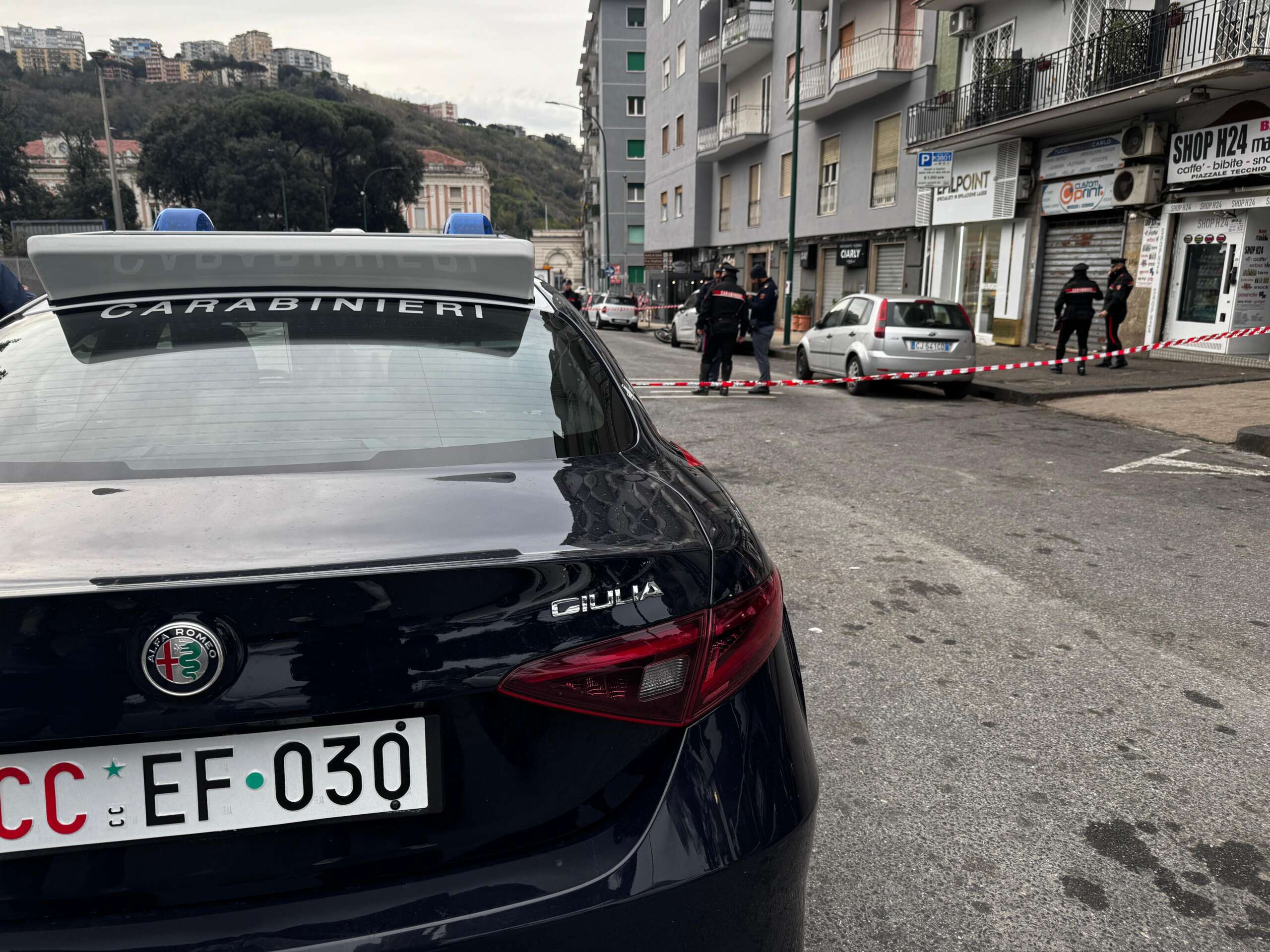 Catania, accoltella la moglie in strada: la donna voleva separarsi, marito catturato dopo la fuga