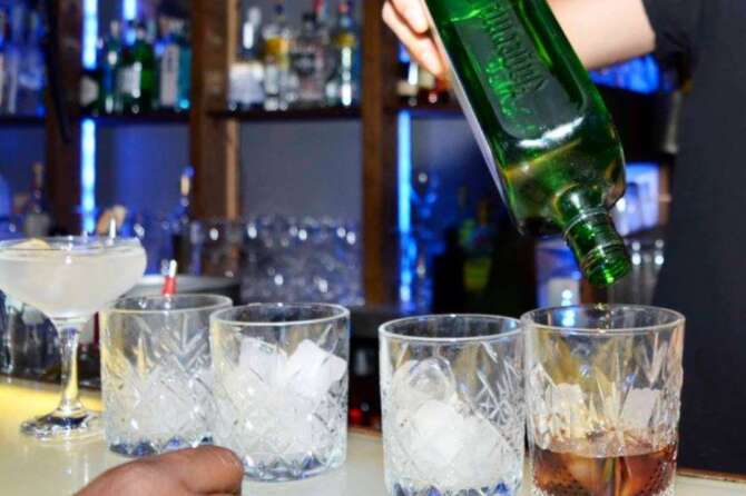 Movida selvaggia, linea dura del Comune di Napoli contro l’asporto ma l’assessorato alle Attività Produttive smentisce