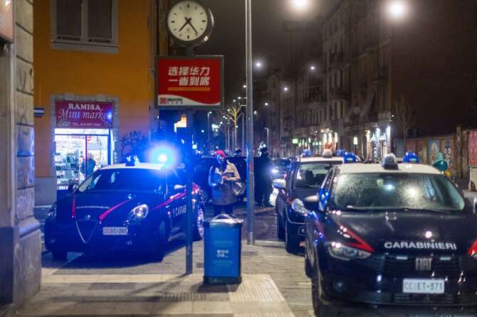 Milano, sparatoria nella Movida di corso Garibaldi: ferito al volto a colpi di pistola, aggressori in fuga