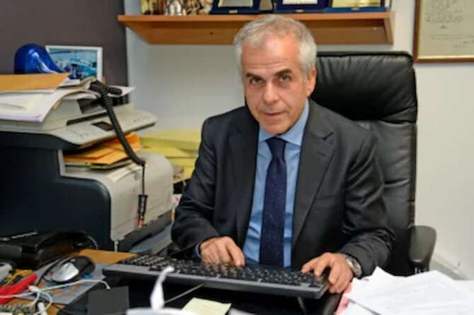 Morto Carmine Gallo, l’ex “super poliziotto” ai domiciliari per l’inchiesta sui dossieraggi di Equalize: disposta autopsia