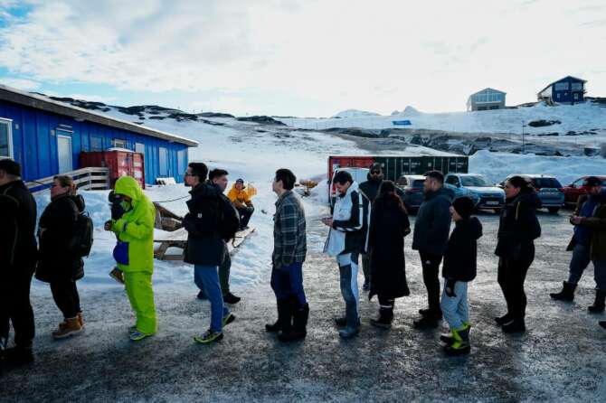 Elezioni in Groenlandia, vince l’opposizione di centrodestra indipendentista: il voto con lo spauracchio Trump