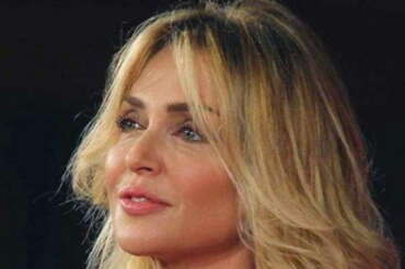 Fonte pagina Facebook Paola Barale Fan