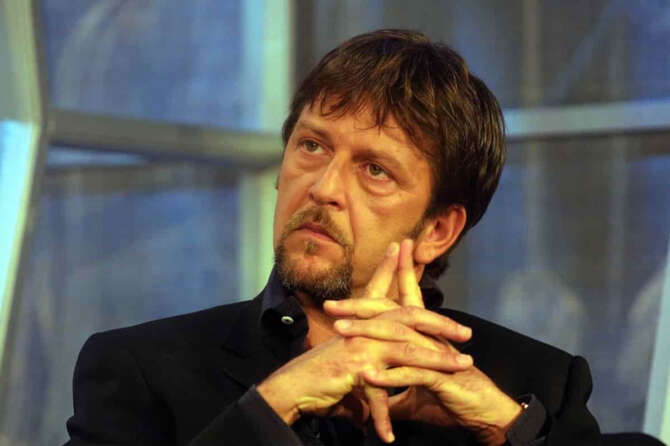 © VINCENZO CORAGGIO / LAPRESSE 15-04-2002 ROMA SPETTACOLO MAURIZIO COSTANZO SHOW NELLA FOTO L’ ATTORE PIETRO GENUARDI