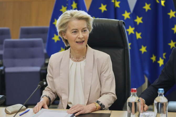 Von der Leyen apre la corsa al riarmo europeo, accelerata sugli investimenti sulla difesa per fronteggiare Putin (e Trump)