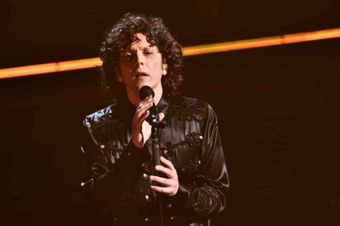 Foto Matteo Rasero/LaPresse 05 marzo 2021 Sanremo, Italia spettacolo Festival di Sanremo 2021, quarta serata. Nella foto: Ermal Meta Photo Matteo Rasero/LaPresse March 05, 2021 Sanremo, Italy entertainment Sanremo music festival 2021, fourth evening. In the photo: Ermal Meta