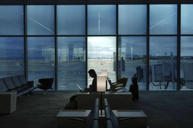 A person works on their laptop while waiting for their flight at San Francisco International Airport on Thursday, Nov. 21, 2024, in San Francisco. (AP Photo/Andy Bao) Associated Press / LaPresse Only italy and Spain