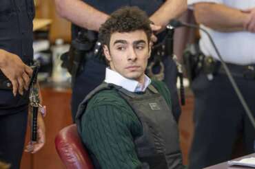 FILE – Luigi Mangione , accused of fatally shooting the UnitedHealthcare CEO Brian Thompson in New York City and leading authorities on a five-day search is scheduled, appears in court for a hearing, Friday, Feb. 21, 2025, in New York. (Steven Hirsch/New York Post via AP, Pool, File) Associated Press / LaPresse Only italy and Spain