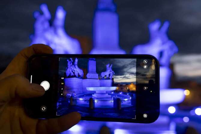 Roma – La Fontana dei Dioscuri illuminata di Blu in occasione della “Giornata Mondiale della Consapevolezza dell’Autismo”, oggi 1 aprile 2025 (Foto di Paolo Giandotti – Ufficio per la Stampa e la Comunicazione della Presidenza della Repubblica) Foto di Paolo Giandotti – Ufficio per la Stampa e la Comunicazione della Presidenza della Repubblica)/LaPresse 01/04/2025 Roma, Italia Politica (Foto di Paolo Giandotti – Ufficio per la Stampa e la Comunicazione della Presidenza della Repubblica) DISTRIBUTION FREE OF CHARGE – NOT FOR SALE –