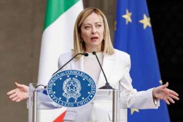 La presidente del Consiglio Giorgia Meloni a Palazzo Chigi durante la cerimonia di consegna del premio Maestro dell’arte della cucina italiana, Roma, Mercoledì, 02 Aprile 2025 (Foto Roberto Monaldo / LaPresse) Prime minister Giorgia Meloni at Palazzo Chigi during the award ceremony for the Maestro dell’arte della cucina italiana, Rome, Wednesday, Apr. 02, 2025 (Photo by Roberto Monaldo / LaPresse)