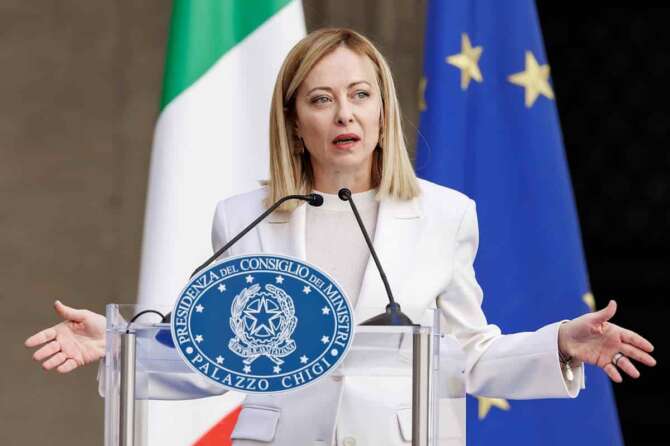 La presidente del Consiglio Giorgia Meloni a Palazzo Chigi durante la cerimonia di consegna del premio Maestro dell’arte della cucina italiana, Roma, Mercoledì, 02 Aprile 2025 (Foto Roberto Monaldo / LaPresse) Prime minister Giorgia Meloni at Palazzo Chigi during the award ceremony for the Maestro dell’arte della cucina italiana, Rome, Wednesday, Apr. 02, 2025 (Photo by Roberto Monaldo / LaPresse)