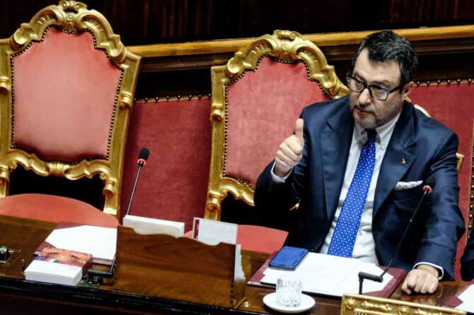 Il Ministro dei trasporti e infrastrutture Matteo Salvini in occasione delle interrogazioni a risposta immediata durante lo svolgimento del question time in Senato a Roma, Giovedì 03 Aprile 2025 (foto Mauro Scrobogna / LaPresse) Minister of infrastrutture and transport Matteo Salvini on the occasion of the immediate response questions during question time in the Senate in Rome, Thursday, April 03 2025 (Photo by Mauro Scrobogna / LaPresse)