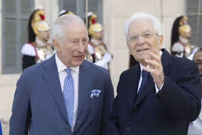 Il Presidente della Repubblica Sergio Mattarella con Loro Maestà il Re Carlo III del Regno Unito di Gran Bretagna e Irlanda del Nord (foto di Francesco Ammendola – Ufficio per la Stampa e la Comunicazione della Presidenza della Repubblica)