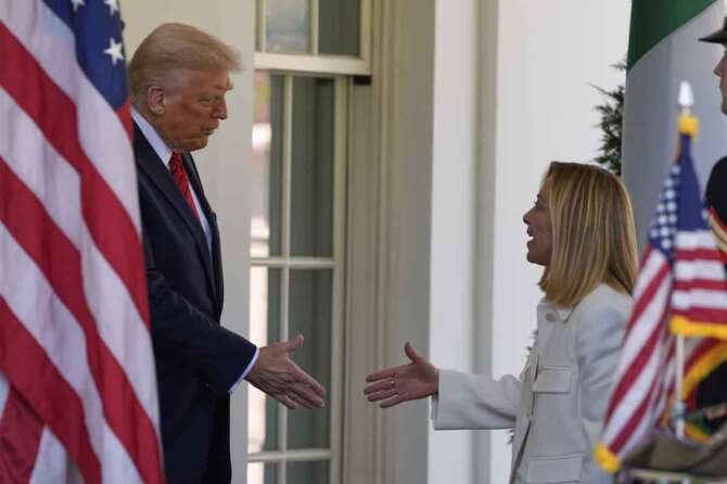 President Donald Trump greets Italy’s Prime Minister Giorgia Meloni at the White House, Thursday, April 17, 2025, in Washington. (AP Photo/Alex Brandon) Associated Press / LaPresse Only italy and Spain
