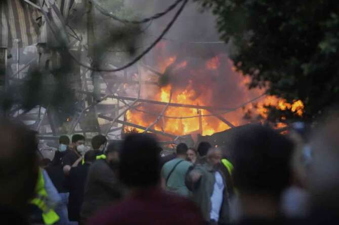 Flames rise from a metal tent that was hit by an Israeli airstrike on Dahiyeh in the southern suburb of Beirut, Lebanon, Sunday, April 27, 2025. (AP Photo/Hussein Malla) Associated Press/LaPresse