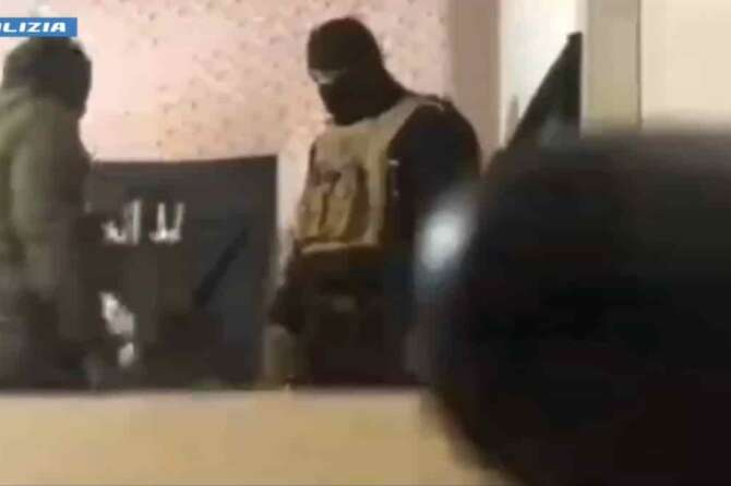 FOTO DA X (Polizia di Stato)
