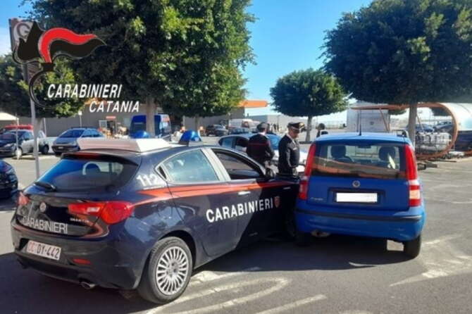 Catania, madre depressa lancia la figlia di 7 mesi dal balcone: la piccola è morta