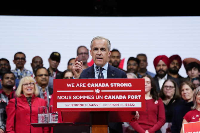 Elezioni in Canada, i Liberali di Carney vincono contro le ingerenze di Trump sul voto: “Non dimenticheremo tradimento Usa”