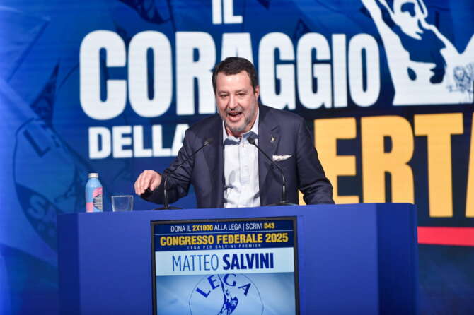 Salvini contro tutti, il leader della Lega avverte lo “scissionista” Vannacci e rivendica l’incontro col neofascista Robinson