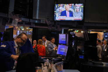 Trump e i dazi sospesi, su Truth i “consigli” sospetti che hanno fatto volare le sue aziende: “È il momento di comprare”